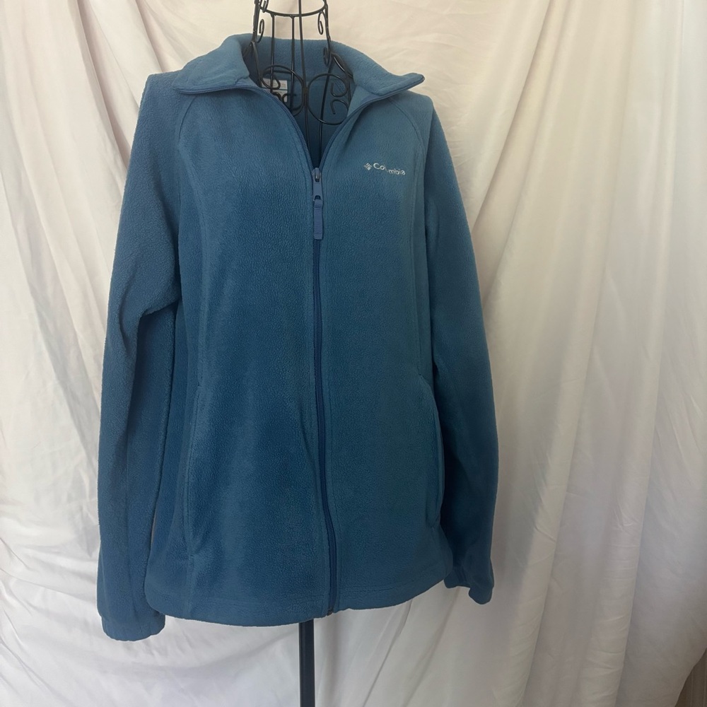 Columbia Blue Ski Jacket with Stand-Up Collar and Full Zip